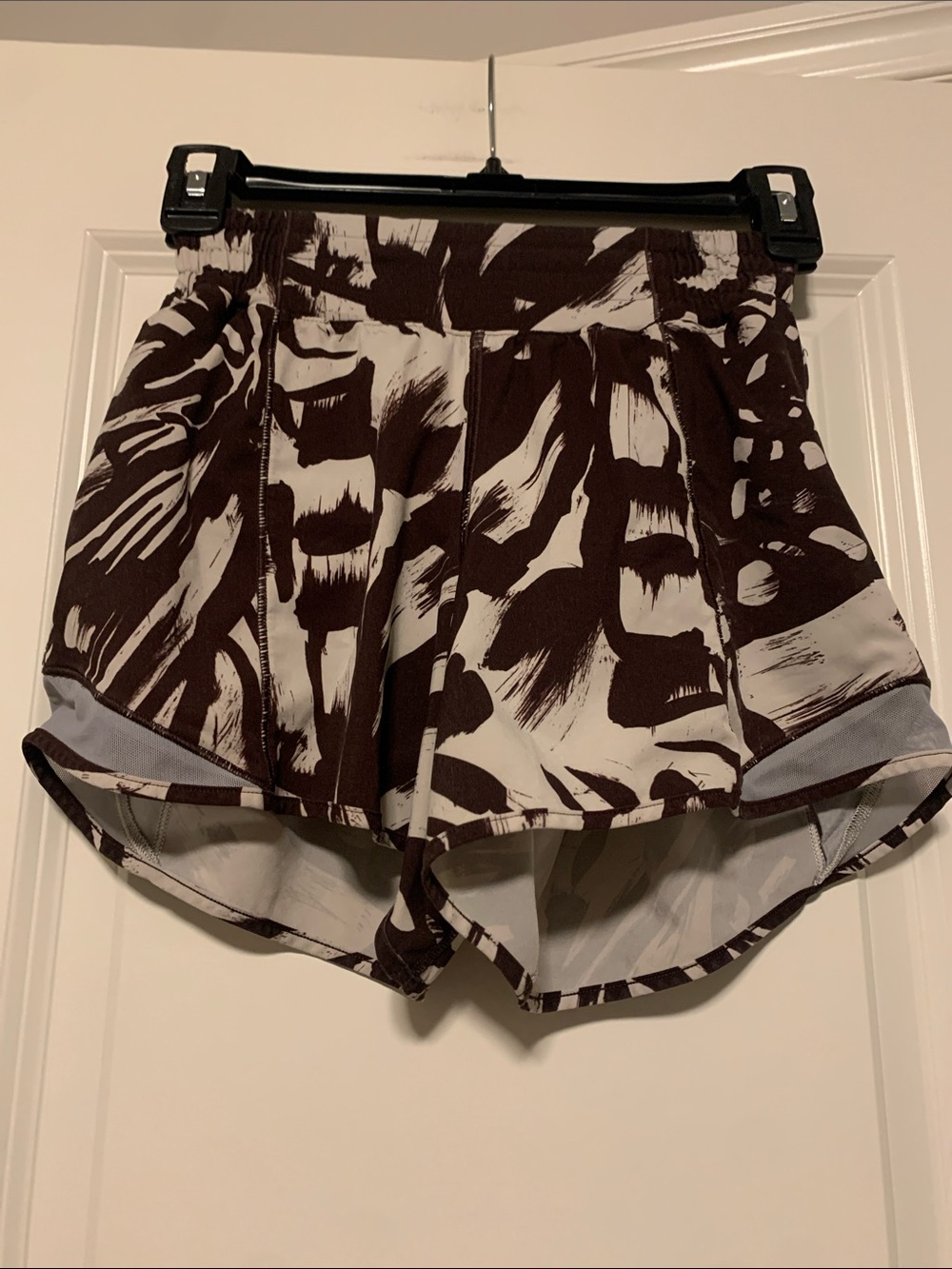 Lululemon Hotty Hot Shorts Sz 2, 4in
Good Condition